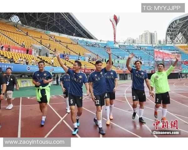 亚洲明星与足球明星同框合影展现跨界魅力与友谊的精彩瞬间