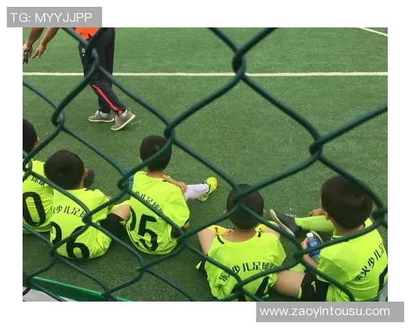 云南足球热潮兴起球场上演激情对决与青春梦想 云南足球热潮兴起球场上演激情对决与青春梦想