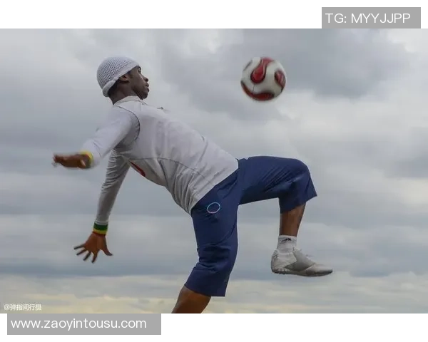 掌握足球花式颠球技巧的全面教学视频助你提升球技与自信心