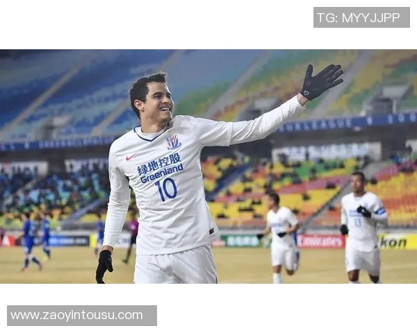 莫雷诺在足球场上的传奇之路与他对运动的热爱与坚持