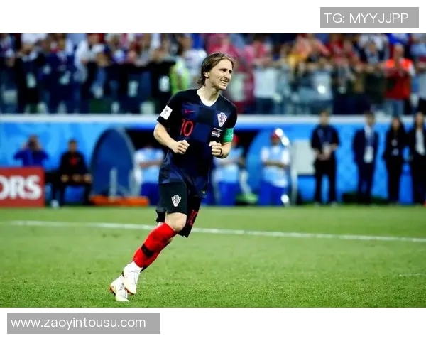 足球小神的传奇之路如何改变了年轻球员的梦想与未来